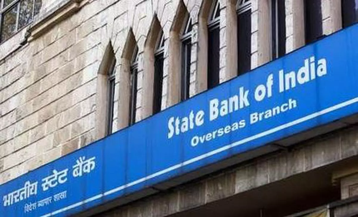 लाखों कर्जदारों को SBI से झटका! कार और होम लोन महंगा, पुराने वाले की EMI भी बढ़ेगी, जानिए क्यों